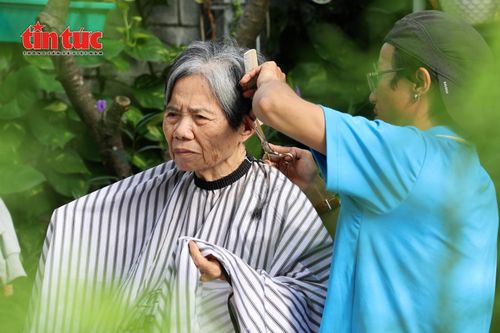 'Yes Beautiful' lan tỏa hạnh phúc từ những đường kéo thiện nguyện