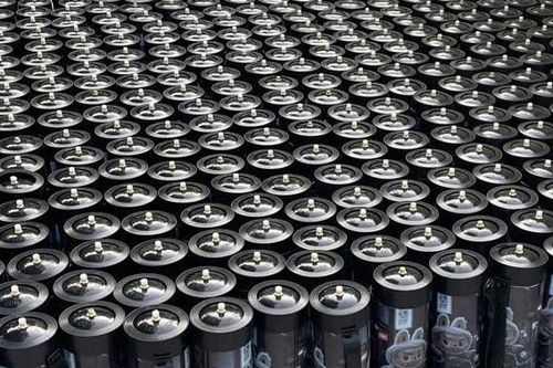 Phát hiện đối tượng vận chuyển 128 bình khí cười