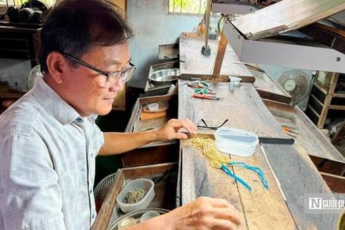 Giữ lửa 'làng vàng' trăm năm tuổi