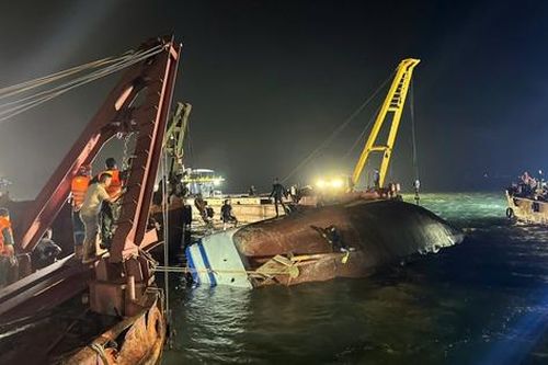 Vụ đắm tàu tại Hạ Long (Quảng Ninh): Huy động tối đa lực lượng cứu hộ, cứu nạn