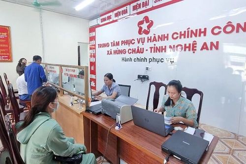Nghệ An 'mạnh tay' với cán bộ yêu cầu người dân thêm thủ tục ngoài quy định