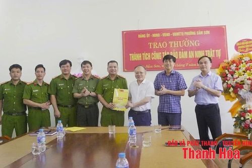 Vụ 13,5 tấn chân gà ngâm hóa chất: Thưởng nóng Công an phường Sầm Sơn