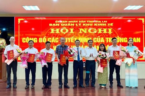 Công bố các quyết định về công tác cán bộ thuộc Ban Quản lý Khu kinh tế tỉnh Gia Lai