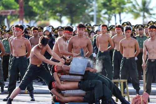 Mãn nhãn với những màn biểu diễn võ thuật của lực lượng Công an Nhân dân