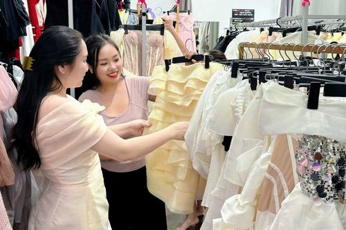 Thuê trang phục: Mặc đẹp, tiết kiệm
