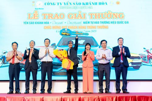 Công ty Yến sào Khánh Hòa trao thưởng ô tô Kia New Sonet cho khách hàng tại Cà Mau
