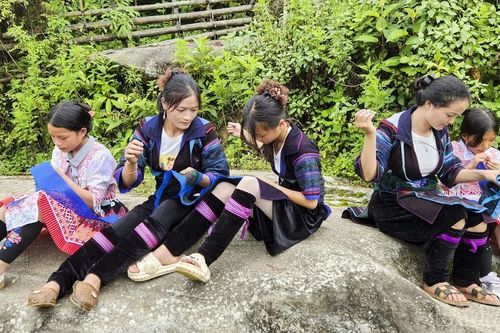 Người Mông Bản Xèo gìn giữ nghề se lanh, dệt vải