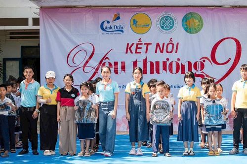 Sẻ chia cùng học sinh khó khăn trước thềm năm học mới