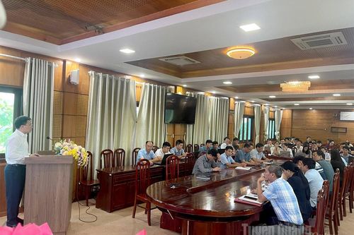 Tập huấn nghiệp vụ lĩnh vực nông nghiệp và môi trường cho cán bộ chủ chốt, địa chính 124 xã, phường