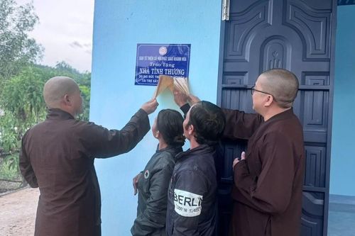 Khánh Hòa: Ban Từ thiện xã hội Phật giáo tỉnh bàn giao 2 căn nhà cho hộ nghèo người Raglai