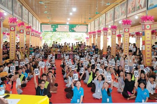 Thanh Hóa: Sôi động chương trình Rung chuông pháp hỷ tại Khóa tu Phật giáo với tuổi trẻ lần thứ 15