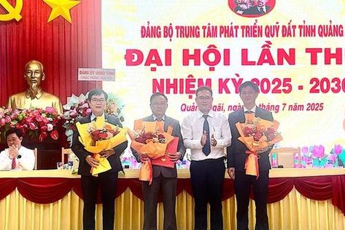 Ông Phạm Xuân Vinh giữ chức Bí thư Đảng ủy Trung tâm phát triển quỹ đất tỉnh Quảng Ngãi