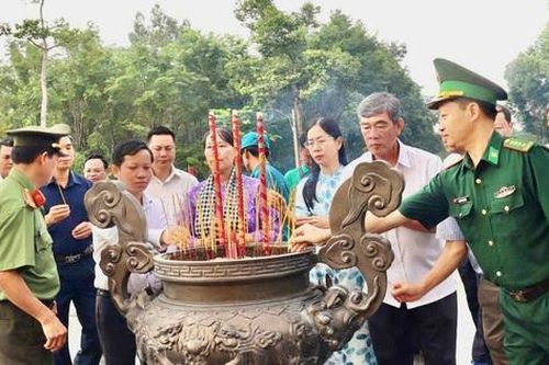 Đồng Nai: Dâng hương tại Căn cứ Tà Thiết, tặng quà tri ân người có công nhân dịp 27/7