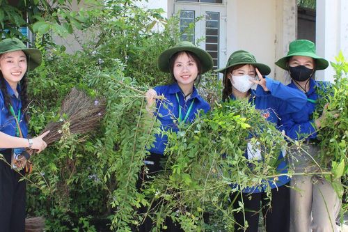 Áo xanh mang 'sức trẻ' về quê hương xứ Nghệ