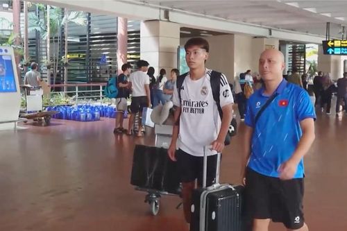 Tiền vệ Văn Thuận có mặt tại Indonesia để thay Thanh Nhàn
