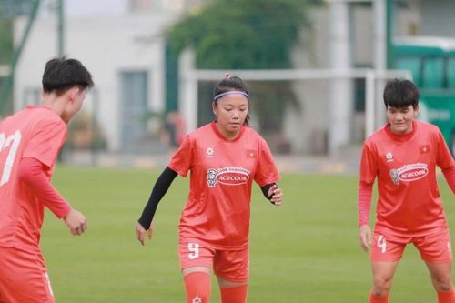 Tuyển nữ Việt Nam chuẩn bị tập huấn tại Quảng Ninh