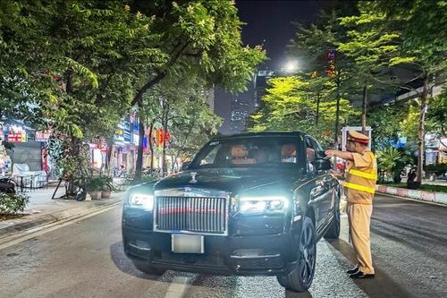 CSGT Hà Nội hóa trang 'theo dấu' tài xế rời quán nhậu
