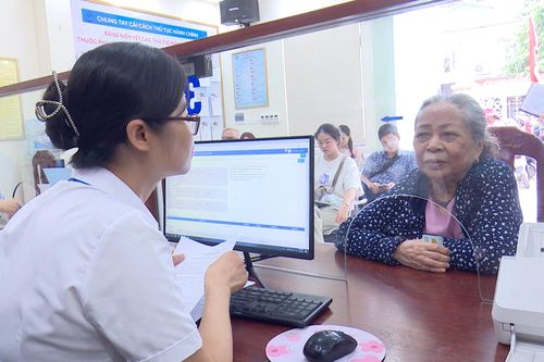 Phường Khương Đình: Gần 200 người cao tuổi nộp hồ sơ nhận trợ cấp