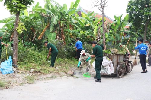 Hơn 3.000 người dân Đông Ngạc ra quân vệ sinh môi trường
