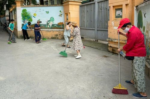Phường Vĩnh Hưng ra quân làm sạch môi trường, đô thị