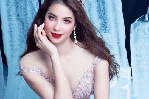2 nàng hậu lấy chồng ở Mỹ nhưng 'giấu nhẹm' mặt 'nửa kia': Phạm Hương sống trong dinh thự, Võ Hoàng Yến vẫn về nước làm nghề