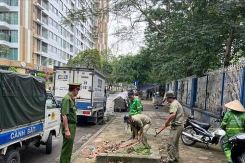 Phường Yên Hòa phát động đợt cao điểm chỉnh trang đô thị