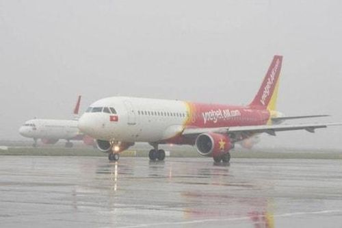 Nhiều chuyến bay đến Nội Bài phải chuyển hướng hạ cánh do gió mạnh