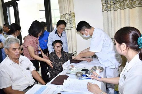 Hà Nội: Khám, tư vấn, cấp phát thuốc miễn phí cho người có công, thân nhân Liệt sĩ