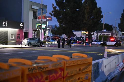 Ô tô đâm vào đám đông ở Los Angeles, 30 người bị thương