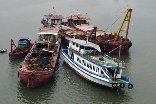 'Cơn thịnh nộ' thiên nhiên gây lật tàu du lịch nguy hiểm thế nào?
