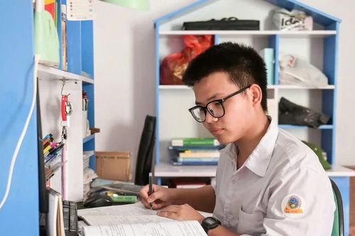 Thủ khoa toàn quốc Trần Xuân Đam: Xây ước mơ trên đôi vai gầy của mẹ