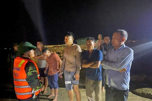 Nhanh chóng cứu nạn thành công 34 người trên tàu du lịch bị chìm trong đêm