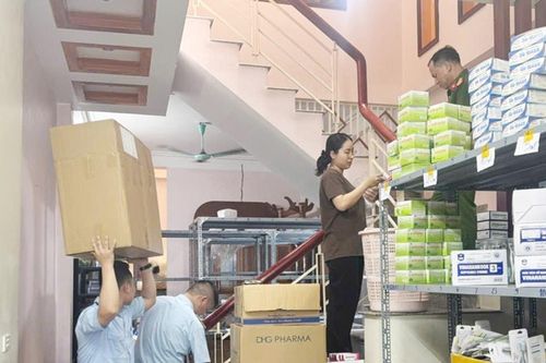 Khám kho hàng của Công ty dược phẩm quốc tế An Phát, phát hiện thuốc chữa bệnh giả