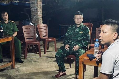 Chìm bè do dông lốc, 4 ngư dân may mắn được cứu sống