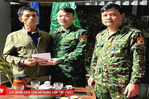 Giông lốc bất ngờ, nhiều ngư dân thoát nạn trong gang tấc