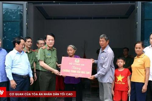 Đại tướng Lương Tam Quang tri ân và trao nhà tình nghĩa tại Tuyên Quang