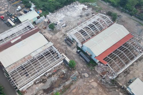 Cận cảnh tháo dỡ nhà, xưởng ở khu công nghiệp lâu đời nhất cả nước
