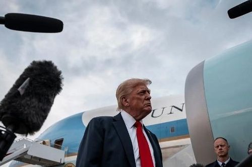 Ông Trump gây tranh cãi vì kể chuyện liên quan đến kẻ đánh bom khét tiếng ở Mỹ