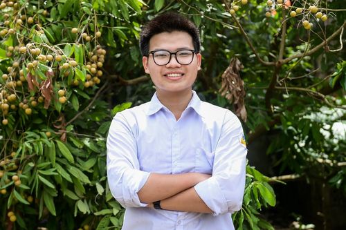 Lý do đặc biệt giúp thủ khoa toàn quốc có bố là phụ hồ đạt 9,25 điểm môn Văn