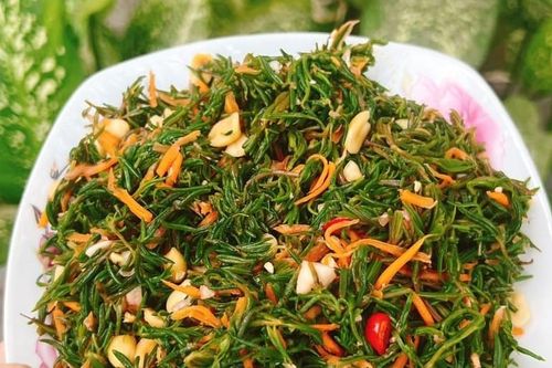Rau đặc sản Nghệ An 'ăn sương, hít khí trời' tự lớn, làm nộm cực ngon