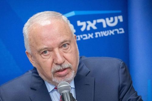 Cựu Bộ trưởng Quốc phòng Israel kêu gọi tấn công Iran một lần nữa