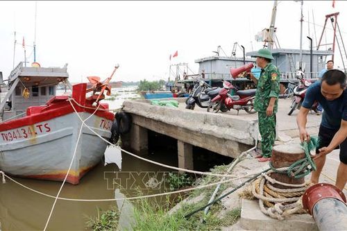 Ứng phó bão số 3: Ngư dân ven biển chủ động bảo vệ tài sản trước khi bão đổ bộ