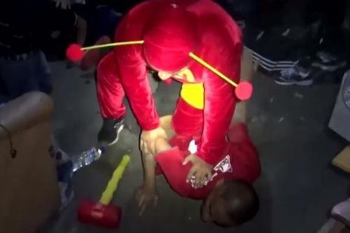 Cảnh sát sử dụng chiến thuật lạ khiến tội phạm ma túy 'đứng hình'