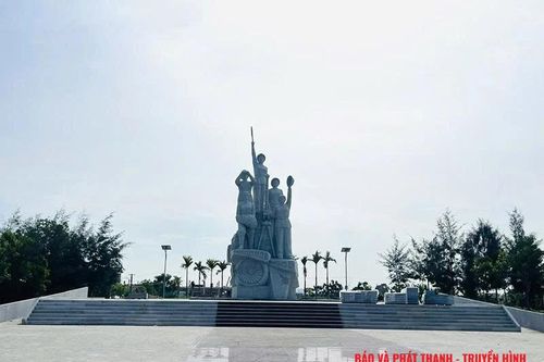 Trận địa Đông Ngàn và Tượng đài Trung đội dân quân gái Hoa Lộc: Địa chỉ đỏ trên hành trình về nguồn