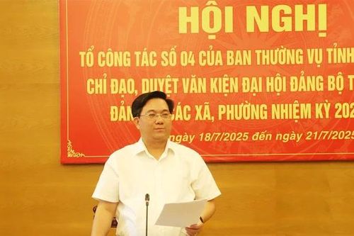 Tổ công tác số 4 duyệt Văn kiện Đại hội Đảng bộ 8 xã