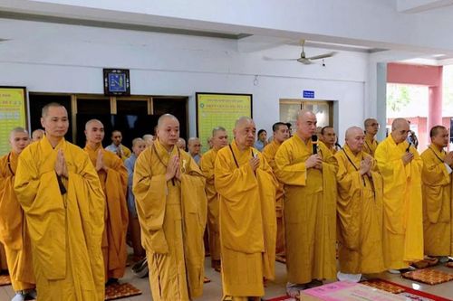 Ban Trị sự GHPGVN tỉnh Đồng Tháp cúng dường hành giả các trường hạ tại TP.HCM