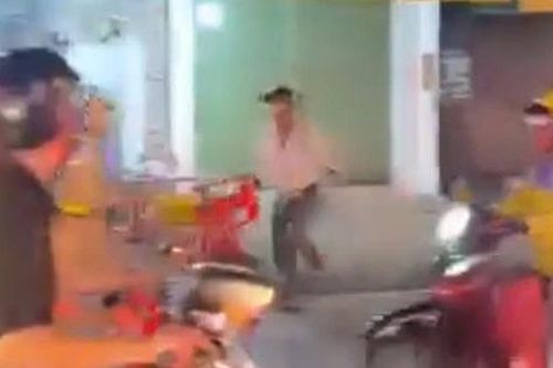 Bị kiểm tra nồng độ cồn, người đàn ông hung hãn tấn công CSGT