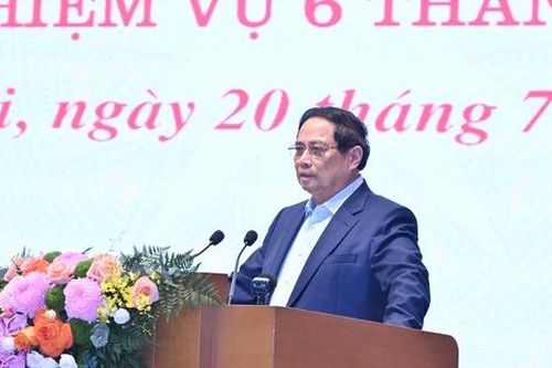 Thủ tướng: Chấn chỉnh tình trạng 'cò giấy tờ', đẩy mạnh cung cấp dịch vụ công trực tuyến