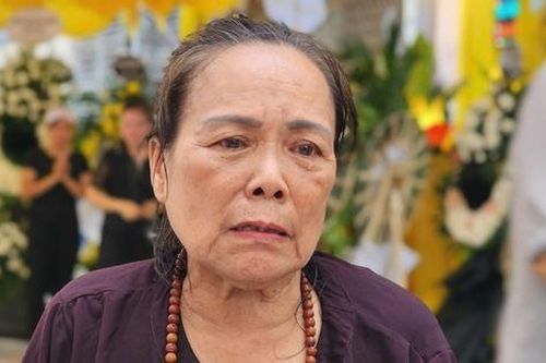 Vụ lật tàu ở Quảng Ninh: Mẹ già khóc nghẹn bên quan tài con trai và 2 cháu