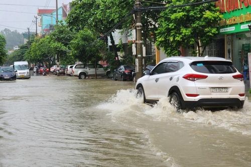 Kỹ năng lái xe qua vùng ngập nước
